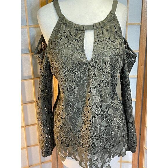 InternationalāConceptsāMedāColdĀ ShoulderāTop - Picture 8 of 12